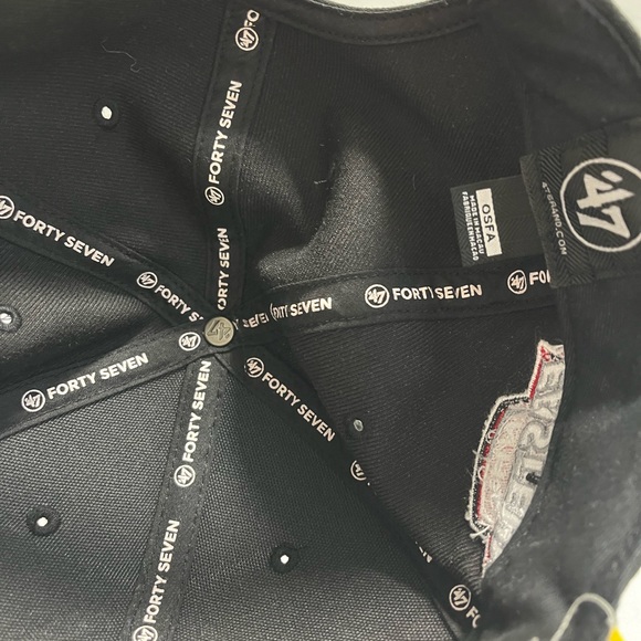 NEVER WORN Bruins NHL Hat - Picture 4 of 7